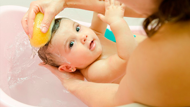 Learn how to give your newborn a sponge bath