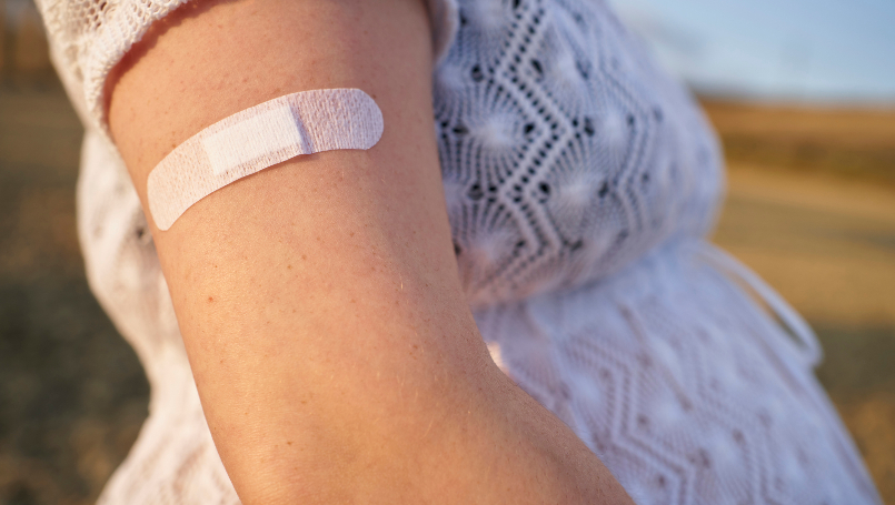 Pregnant woman gets the COVID-19 vaccine