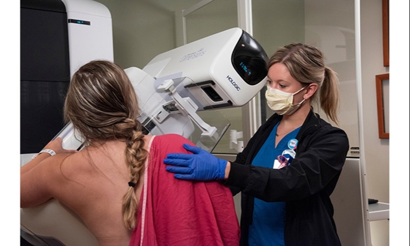 Patient and technician prepare for mammogram