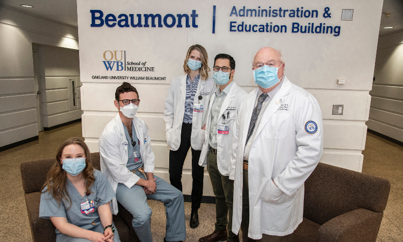 OUWB students with Dean Mezwa