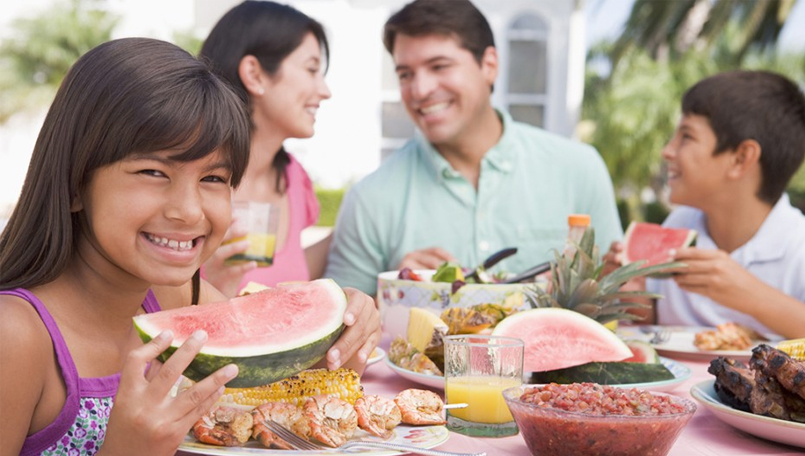 summer-family-picnic