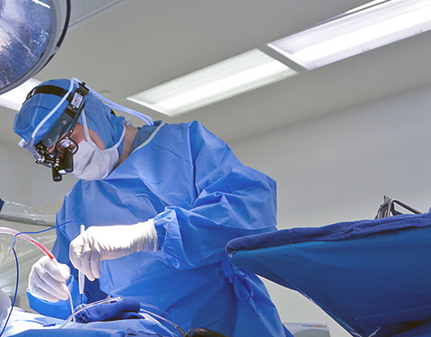 Beaumont Spine Surgeons at operating table